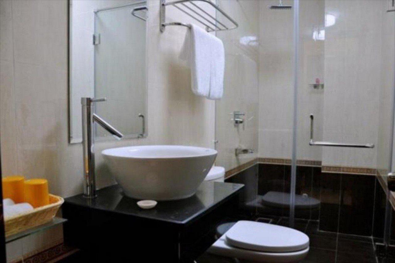 Manh Cuong Hotel ダナン市 エクステリア 写真